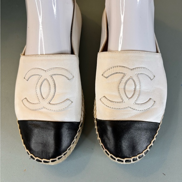 Chanel white and black leather espadrilles woman’s 8 - Picture 2 of 10